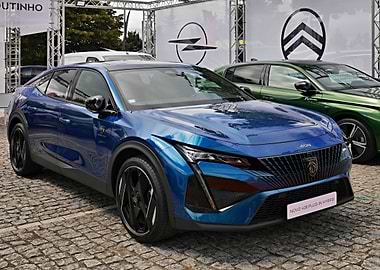 New Peugeot 408 Hybrid