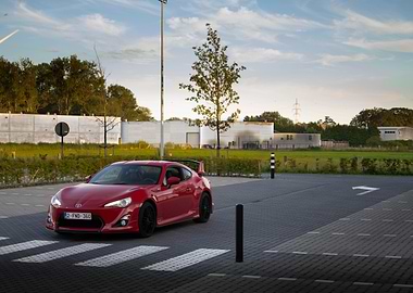 Red Toyota GT86