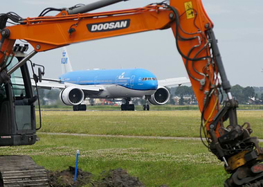 KLM 777-300 Landing at Polderbaan Schiphol