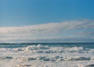 Ocean Waves Crashing