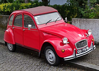 Red Citroën 2CV