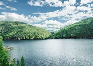 Serene Mountain Lake in Norway OU