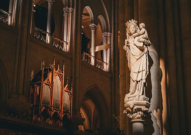 Statue of Mary preserved from flames at Notre-Dame de Paris