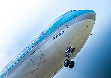 Korean Air Boeing 747 landing