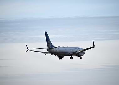United Airlines Airplane Landing