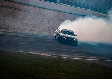 Drifting BMW E36 on Track