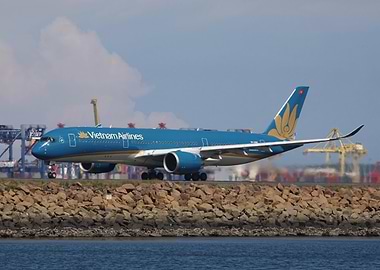 Vietnam Airlines Airplane Landing at Sydney Airport