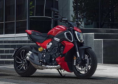 Red Ducati Streetfighter V4