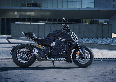 Black Ducati Streetfighter V4