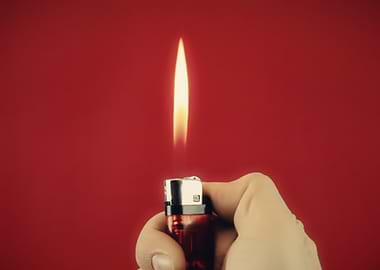 Lighter red long on flame vintage