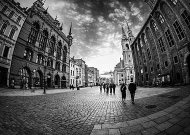 Captivating evening stroll in Torun's market square