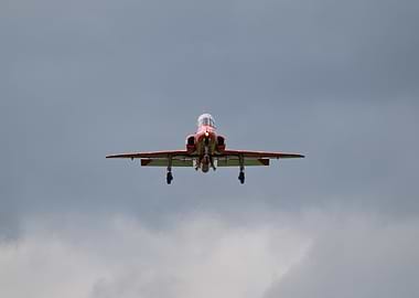 Red Arrows In To land