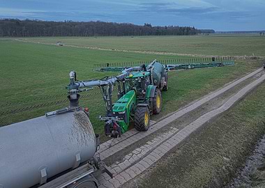 Tractor with liquid manure spreader