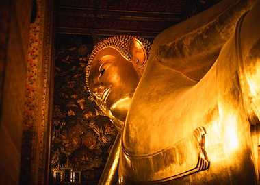 Golden Serenity – Reclining Buddha at Wat Pho