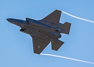 F-35 Fighter Jet close pass