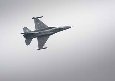 F-16 Fighting Falcon in Flight