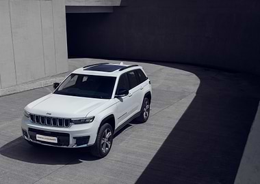 White Jeep Grand Cherokee SUV