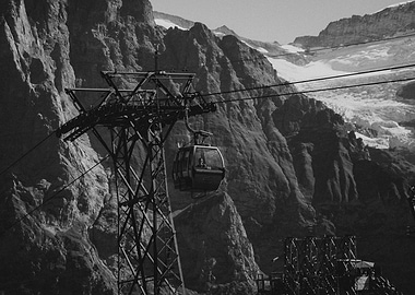CABLE CAR,GRINDELWALD,SWISS ALPS
