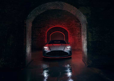 Aston Martin DBX707 in Tunnel
