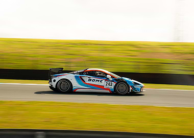 Mclaren Arture GT4 on track