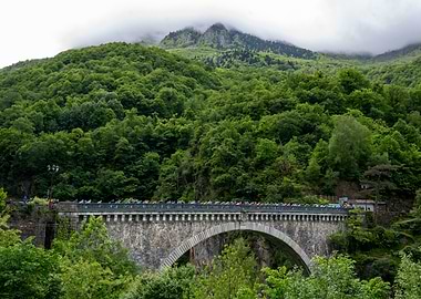 Cycling race over stone bridge