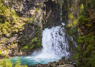 Riva aterfalls in a rocky, green landscape