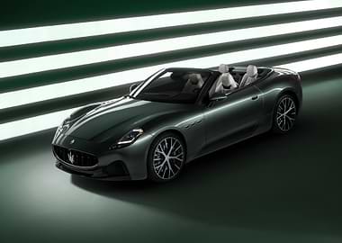 green maserati grecale convertible studio Shot