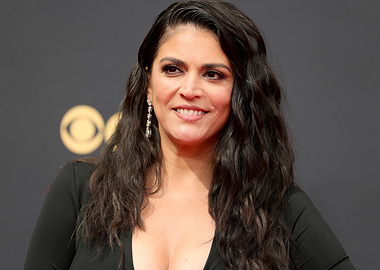 Cecily Strong portrait on red carpet