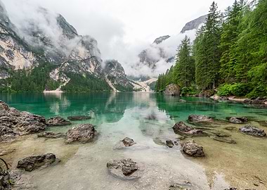 Lago di Braies: Serene Mountain Lake