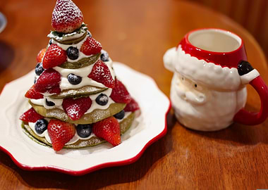 Christmas Tree Pancakes with Santa Mug
