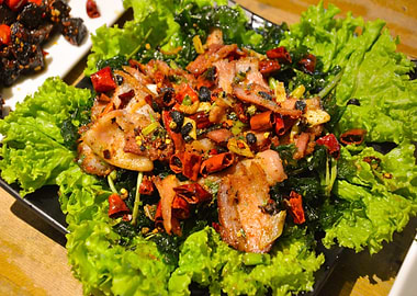 Spicy Pork Belly with Lettuce