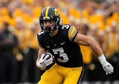 iowa hawkeyes football player running