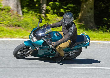 Honda VFR 750 RC36 cornering