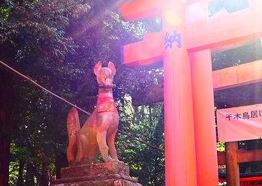 Fox statue at Fushimi Inari Shrine