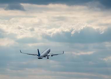 Boeing 767 taking off