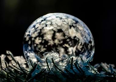 Frozen Bubble with Snowflake Patterns