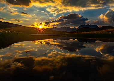 Mountain lake sunset reflection