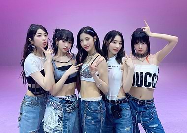 LE SSERAFIM group photo