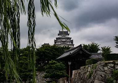 château japonais sous les nuages
