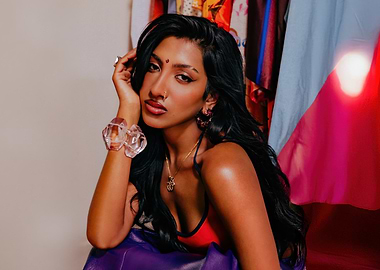 lara raj with jewelry