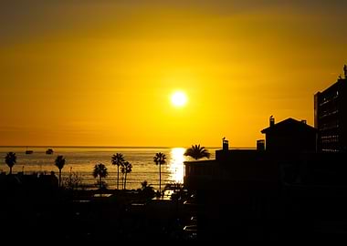 Golden sunrise at the ocean