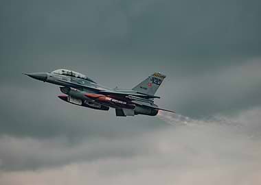 F-16 Fighting Falcon in Flight