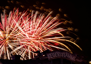 Red and golden fireworks over the Hamburger Dom