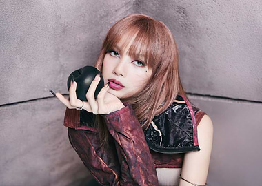 Lisa from Blackpink with Black Apple