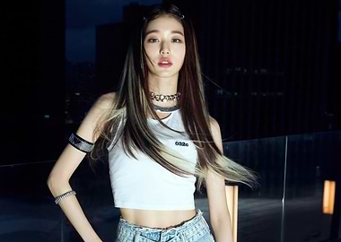 Young jang wonyoung in White Top