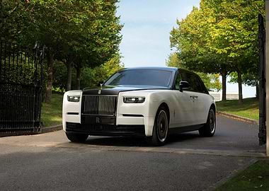 Rolls-Royce Phantom driving through gates