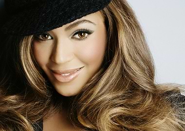 Beyoncé wearing a black hat