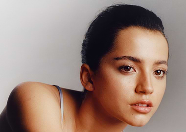 Close-up of a isabela merce face