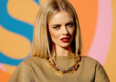 samara weavingwith blonde hair and red lipstick