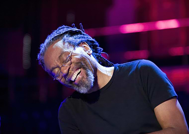 bobby mcferrin laughing on stage